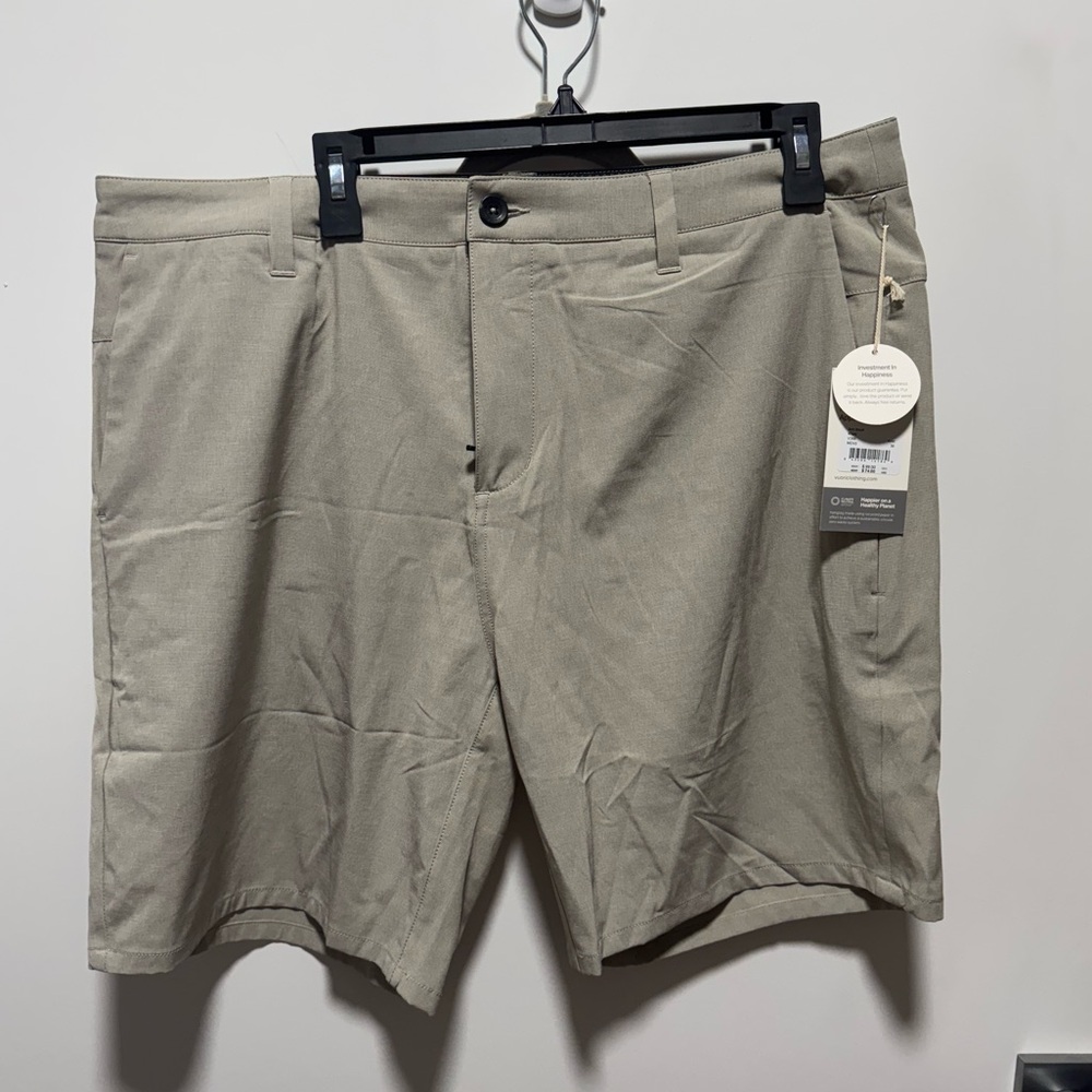 Vuori “Aim” Khaki Shorts - size 36